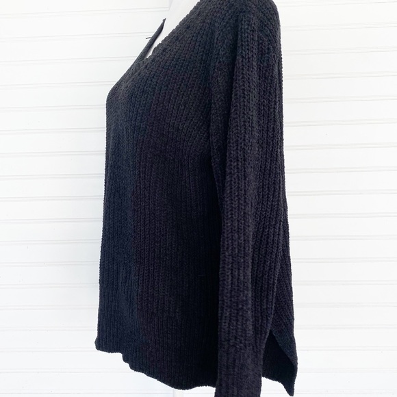 SO black knit V-neck sweater Size Medium - Picture 3 of 7